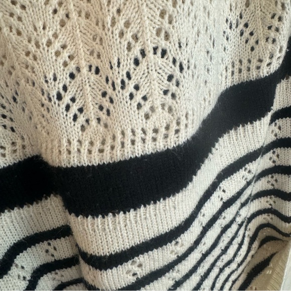 Charming Charlie Women’s Scoop Neck Striped Pullover Knit Sweater Size Medium - Picture 6 of 10